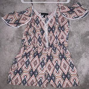 Cute summer romper with peekaboo sleeves size Medium